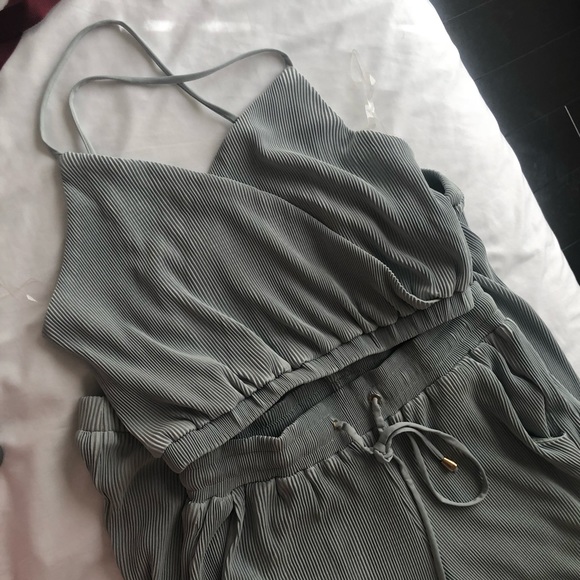 Two piece set - Picture 2 of 4